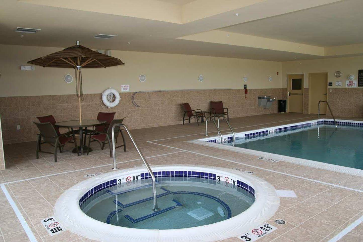Hampton Inn Fairmont מראה חיצוני תמונה