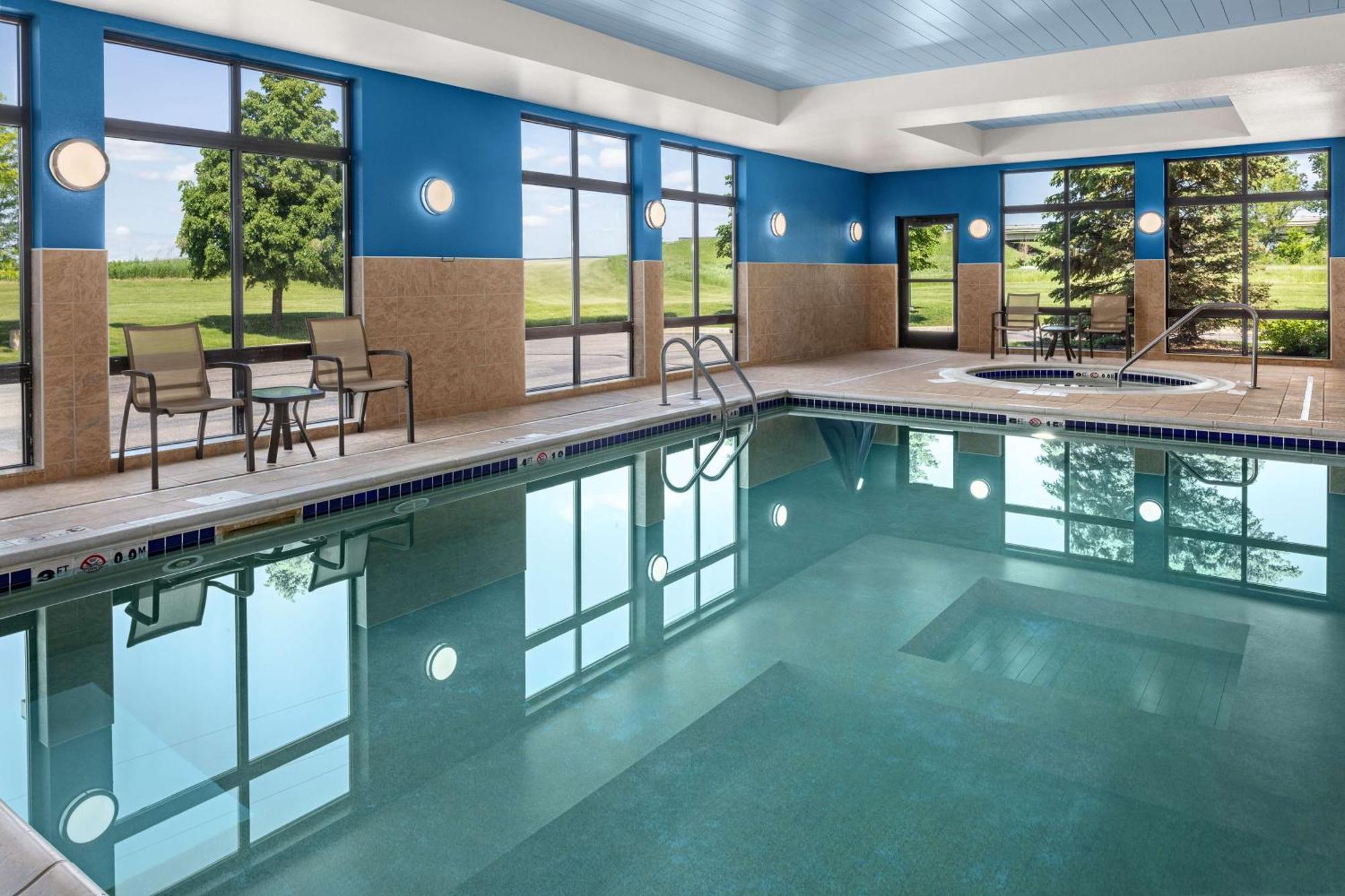 Hampton Inn Fairmont מראה חיצוני תמונה