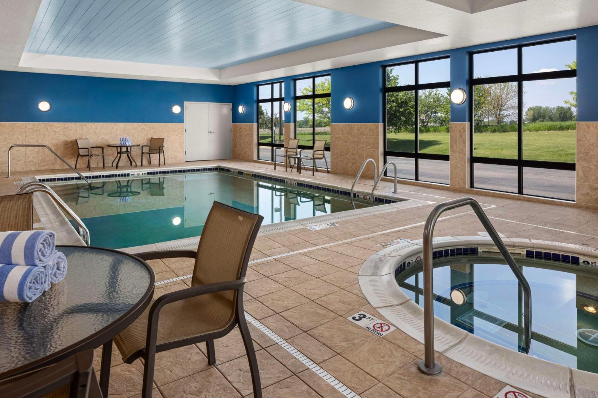 Hampton Inn Fairmont מראה חיצוני תמונה