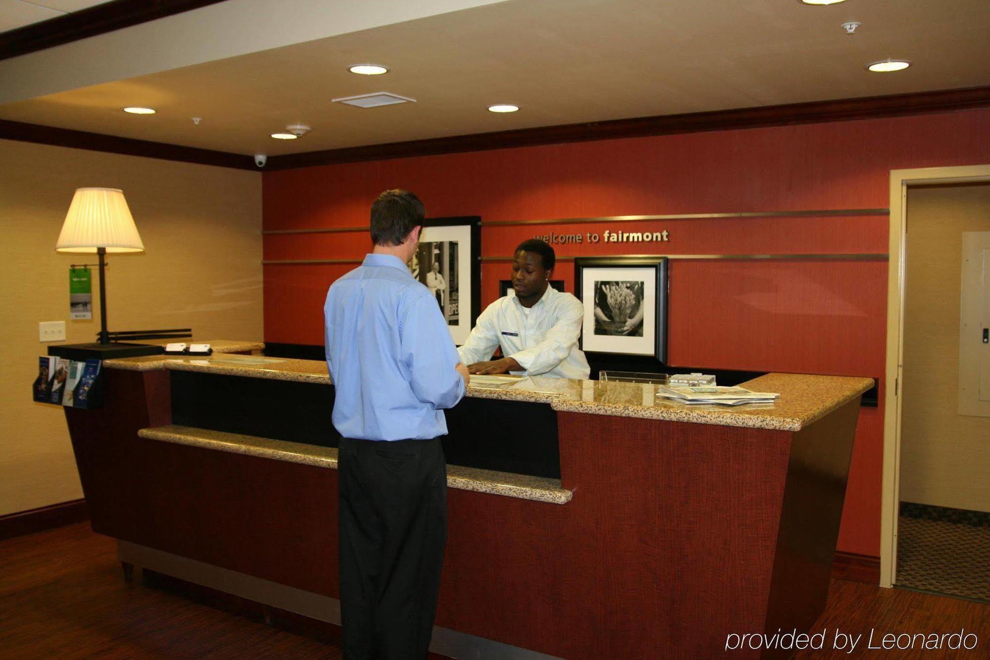 Hampton Inn Fairmont מראה פנימי תמונה