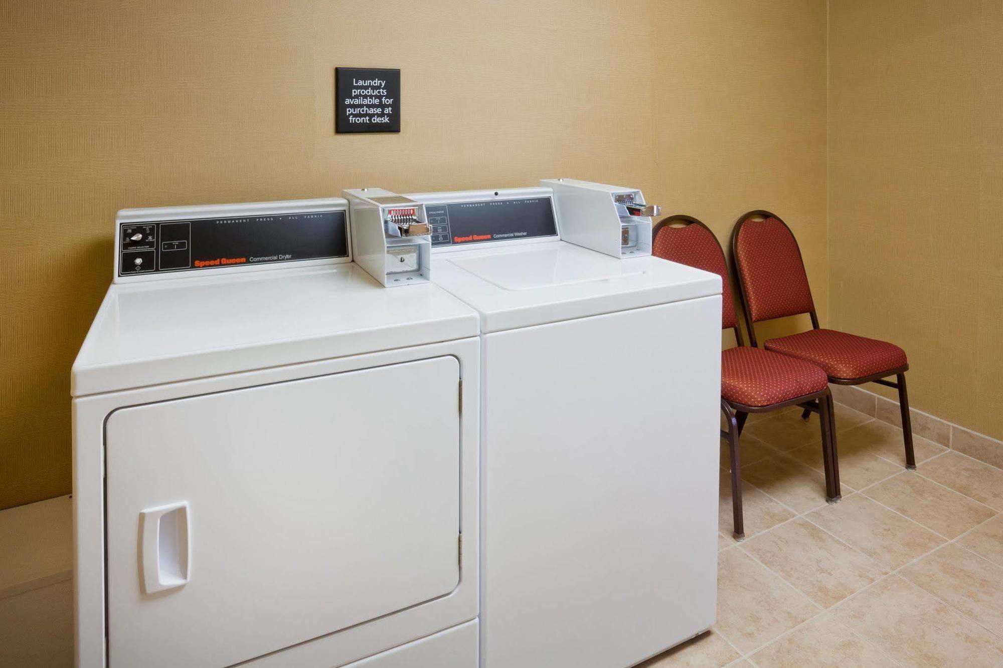 Hampton Inn Fairmont מראה חיצוני תמונה